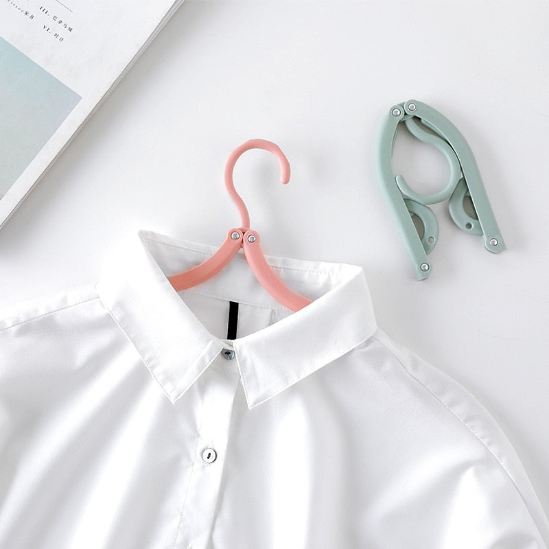 Skorter | Folding Clothes Hanger