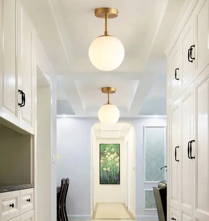 Skorter | Elegant ball ceiling lamp with LED bulb for your chic space