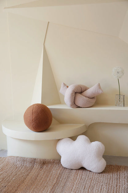 Skorter | Button cushion: Stylish cushion with unique button design