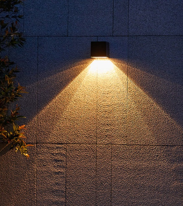 Skorter | GlowBeam – Elegant Outdoor Wall Lamp for Mood Lighting