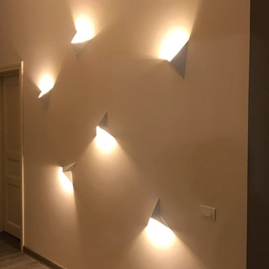 Skorter | Orr Modern Minimalist Triangular LED Wall Lamp White/Black Metal