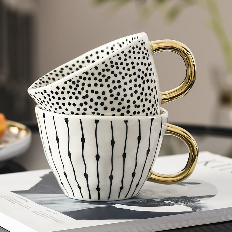 Skorter | Cup with abstract geometric pattern and gold handle