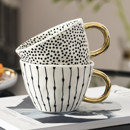 Skorter | Cup with abstract geometric pattern and gold handle