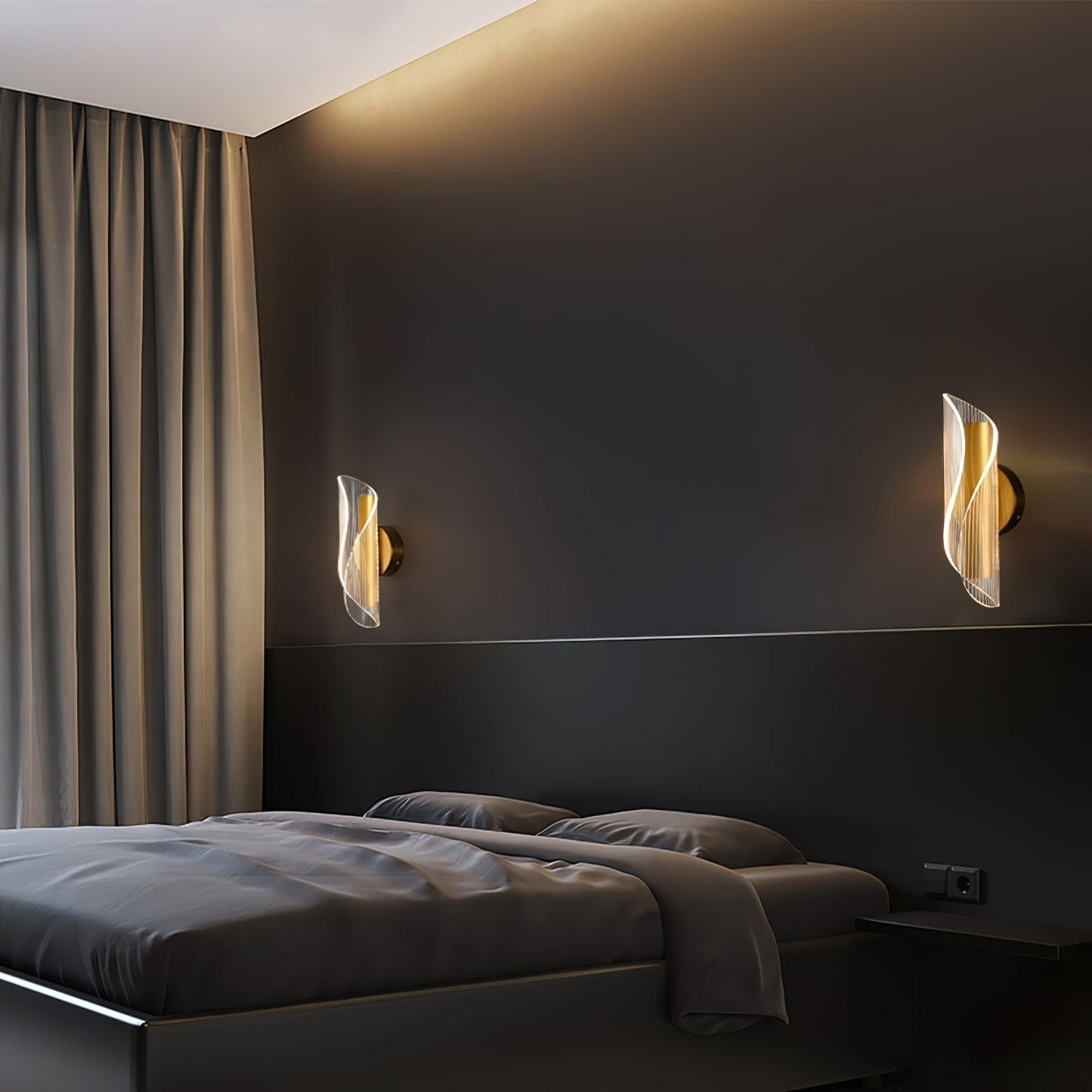 Skorter | CrystalAura – Sparkling Crystal Wall Light for Glamorous Touch