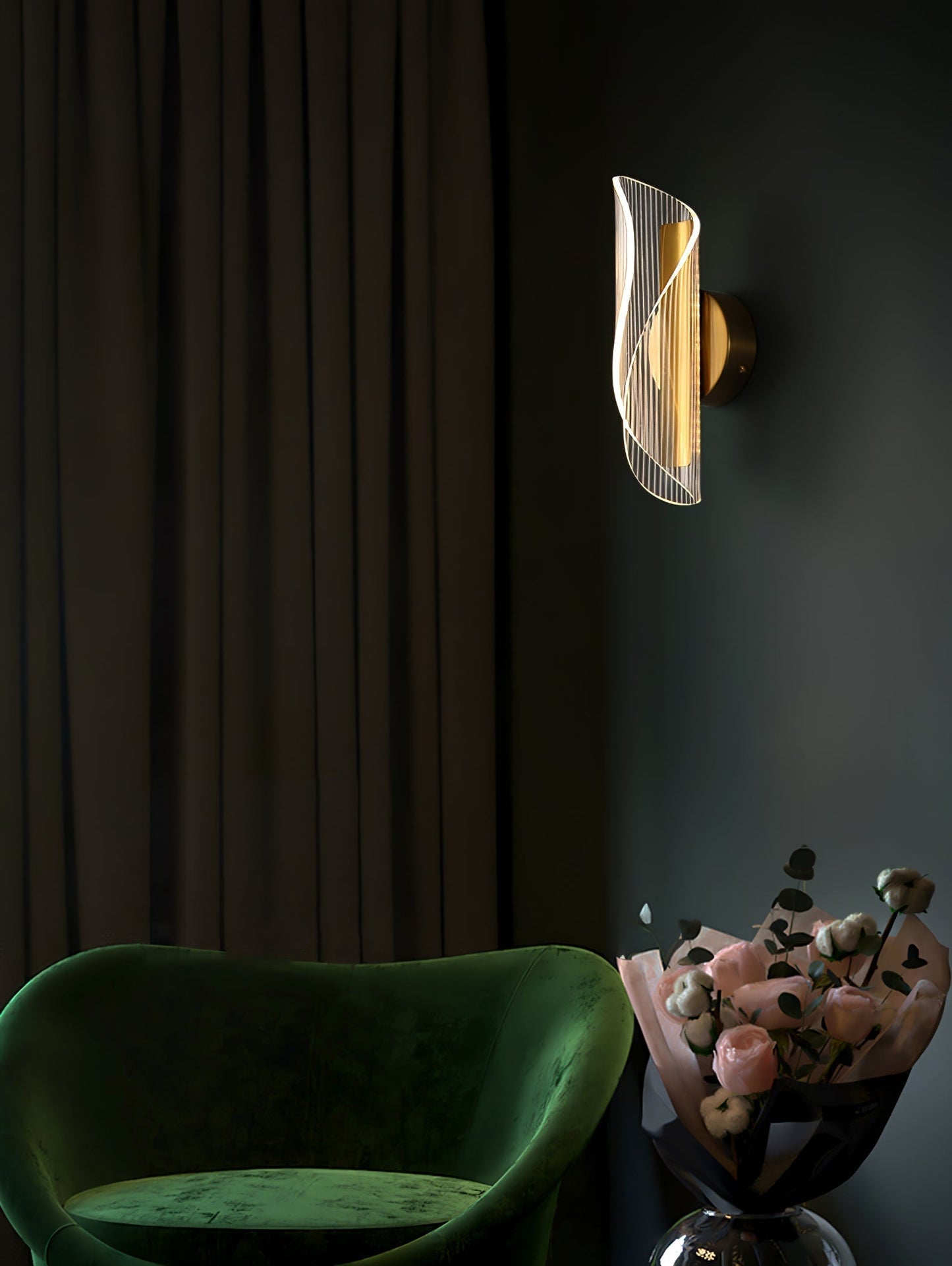 Skorter | CrystalAura – Sparkling Crystal Wall Light for Glamorous Touch