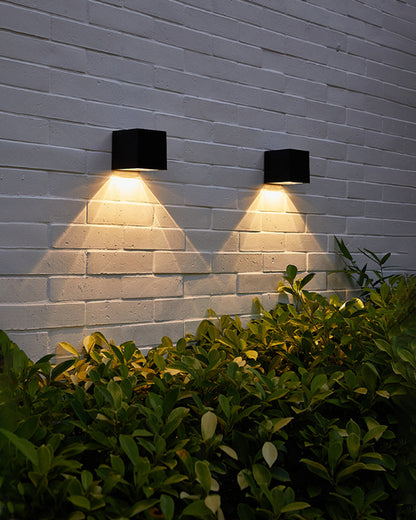 Skorter | GlowBeam – Elegant Outdoor Wall Lamp for Mood Lighting