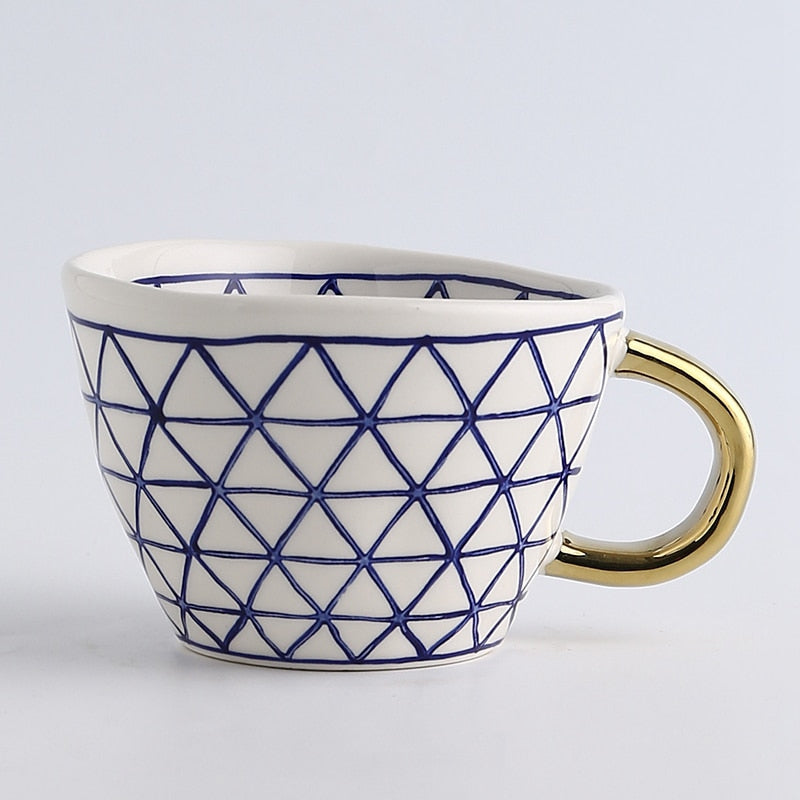 Skorter | Cup with abstract geometric pattern and gold handle