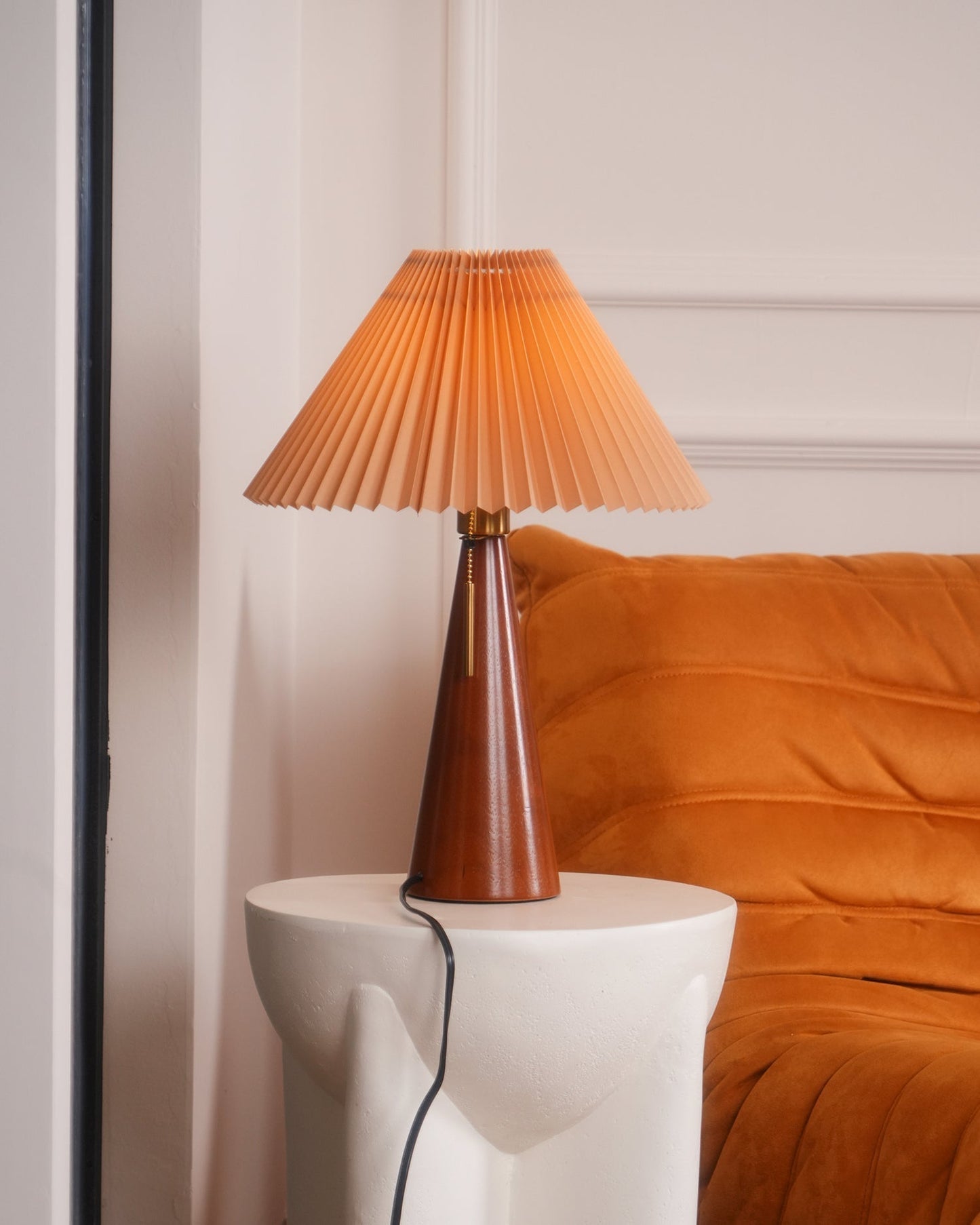 Skorter | AntiqueRadiance – Elegant Wood and Metal Table Lamp