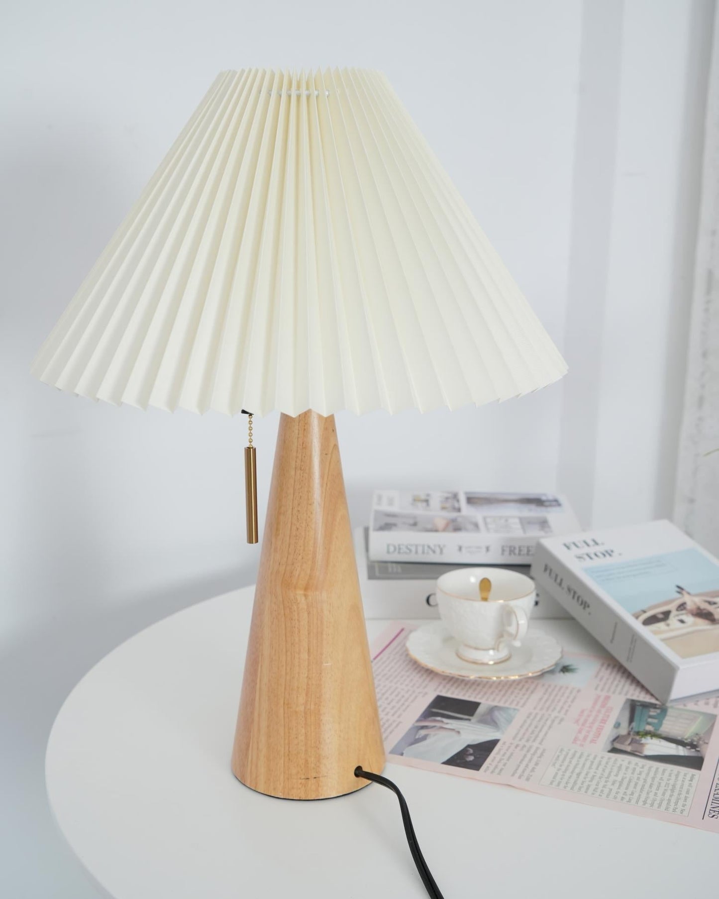 Skorter | AntiqueRadiance – Elegant Wood and Metal Table Lamp