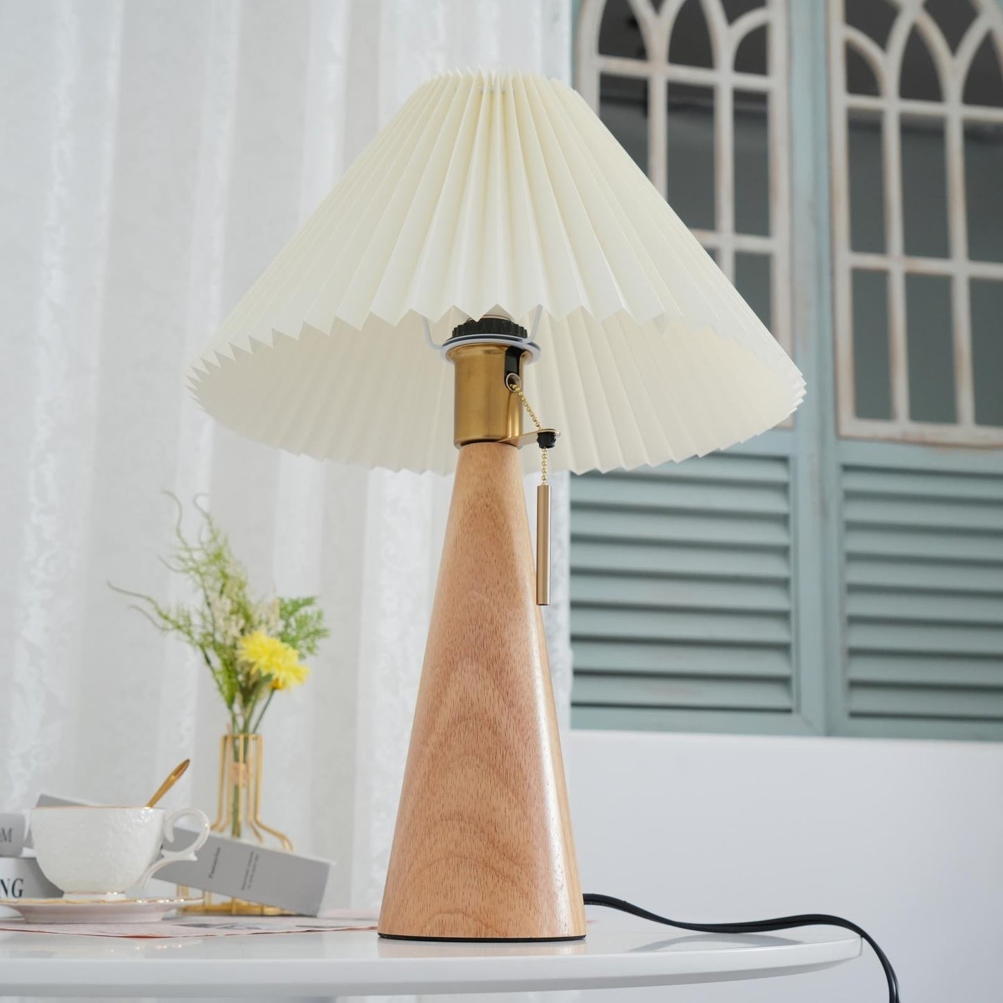Skorter | AntiqueRadiance – Elegant Wood and Metal Table Lamp