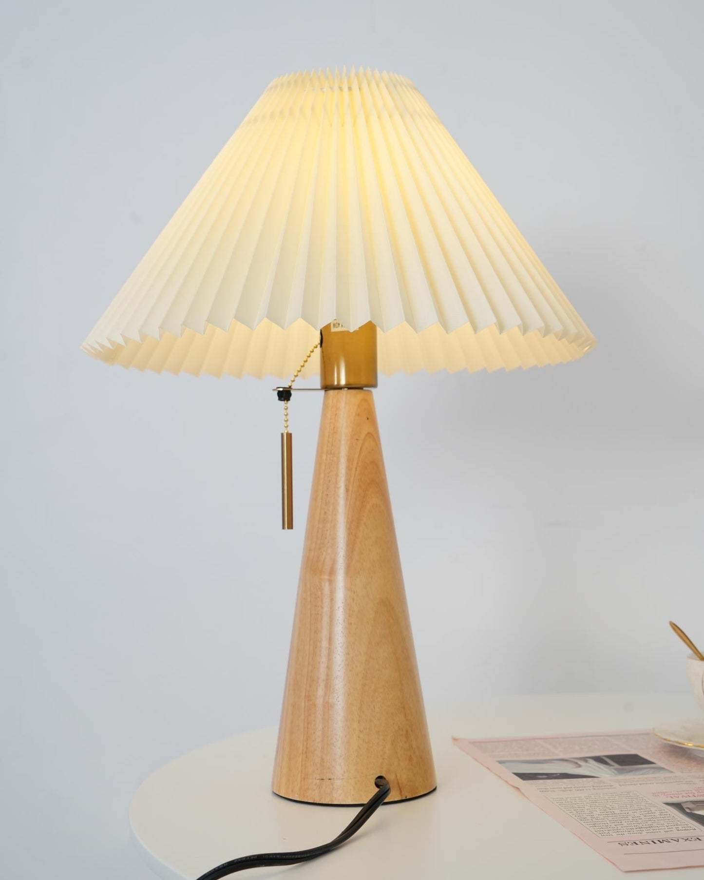Skorter | AntiqueRadiance – Elegant Wood and Metal Table Lamp