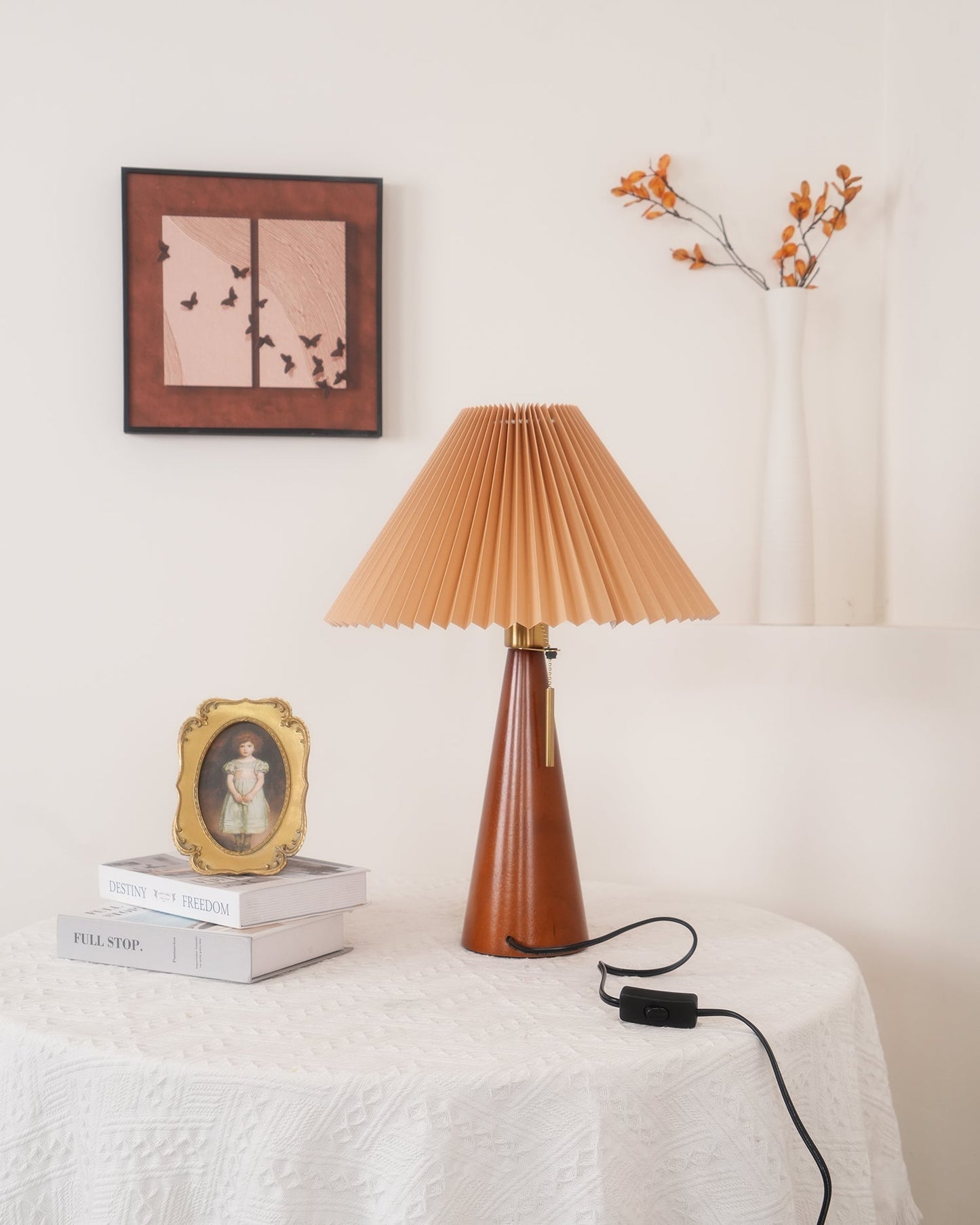 Skorter | AntiqueRadiance – Elegant Wood and Metal Table Lamp