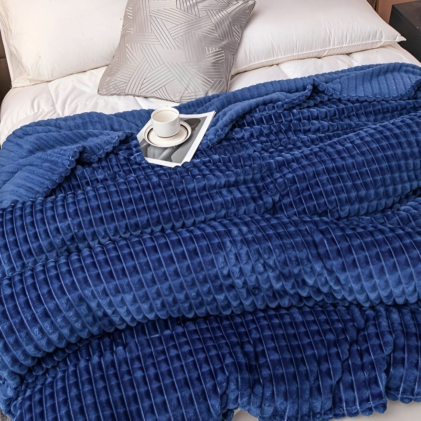 Skorter | CORALWAVE – Ultra-soft Textured Fleece Blanket