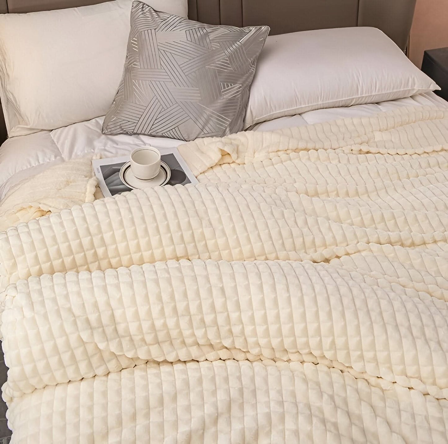 Skorter | CORALWAVE – Ultra-soft Textured Fleece Blanket