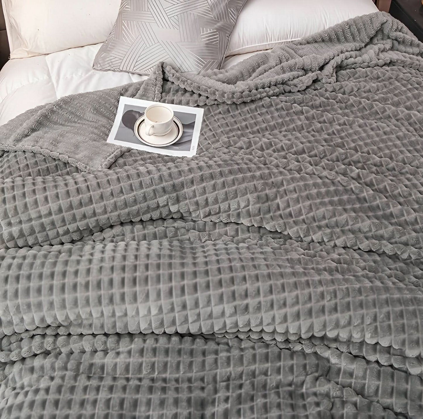 Skorter | CORALWAVE – Ultra-soft Textured Fleece Blanket