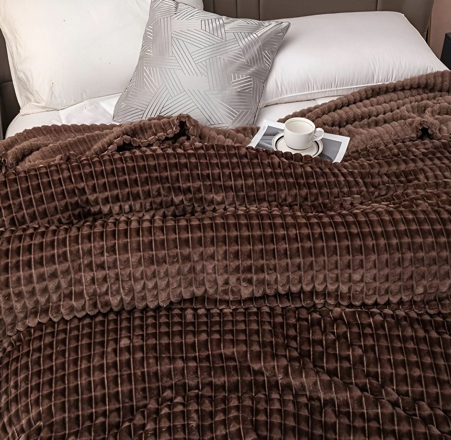 Skorter | CORALWAVE – Ultra-soft Textured Fleece Blanket