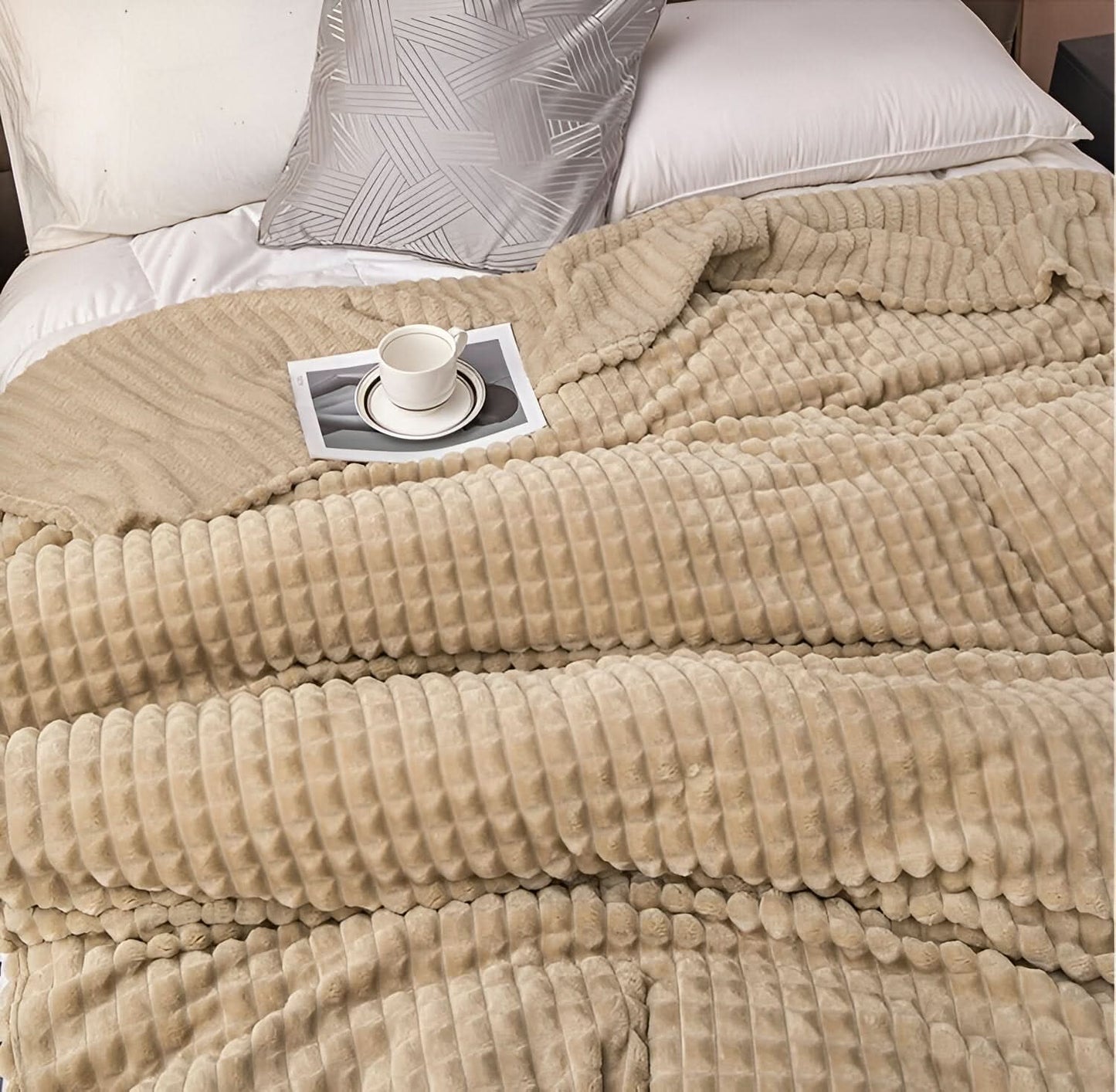 Skorter | CORALWAVE – Ultra-soft Textured Fleece Blanket