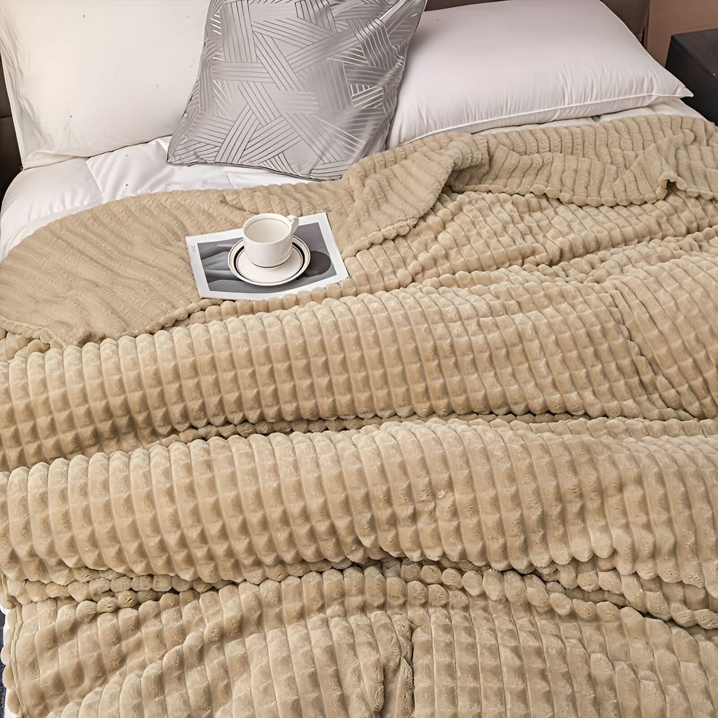 Skorter | CORALWAVE – Ultra-soft Textured Fleece Blanket