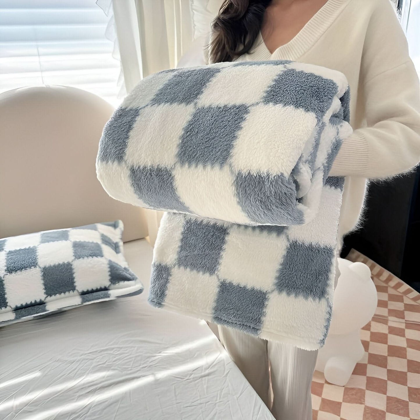 Skorter | SNUGSPOT – Colorful Checkered Fleece Blanket