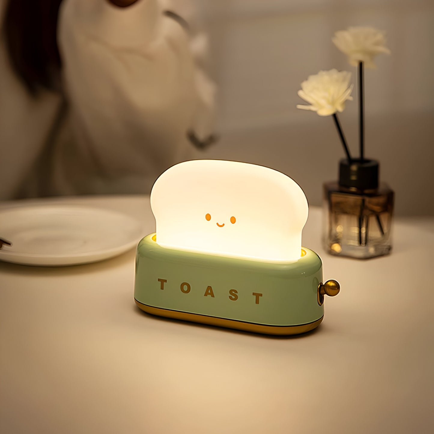 Skorter | TinyToast Table Lamp – Portable Toaster-Shaped Night Light with Dimmable LED & USB Port
