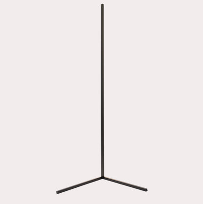 Skorter | Modern Corner LED Floor Lamp – Space-Saving Minimalist Design with Soft Ambient Lighting