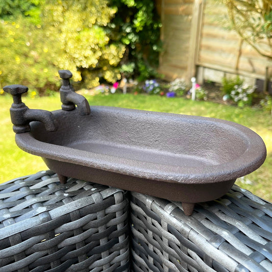 Skorter | Bath Tub Cast Iron Garden Bird Feeder