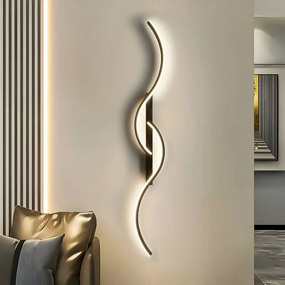 Skorter | Modern curved LED wall lamp for atmospheric lighting