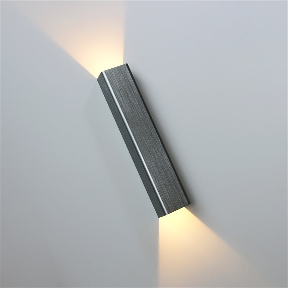 Skorter | BeamLuxe – Sleek Outdoor Lamp for Contemporary Spaces