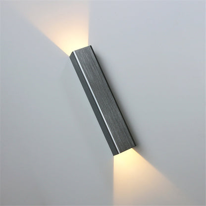 Skorter | BeamLuxe – Sleek Outdoor Lamp for Contemporary Spaces
