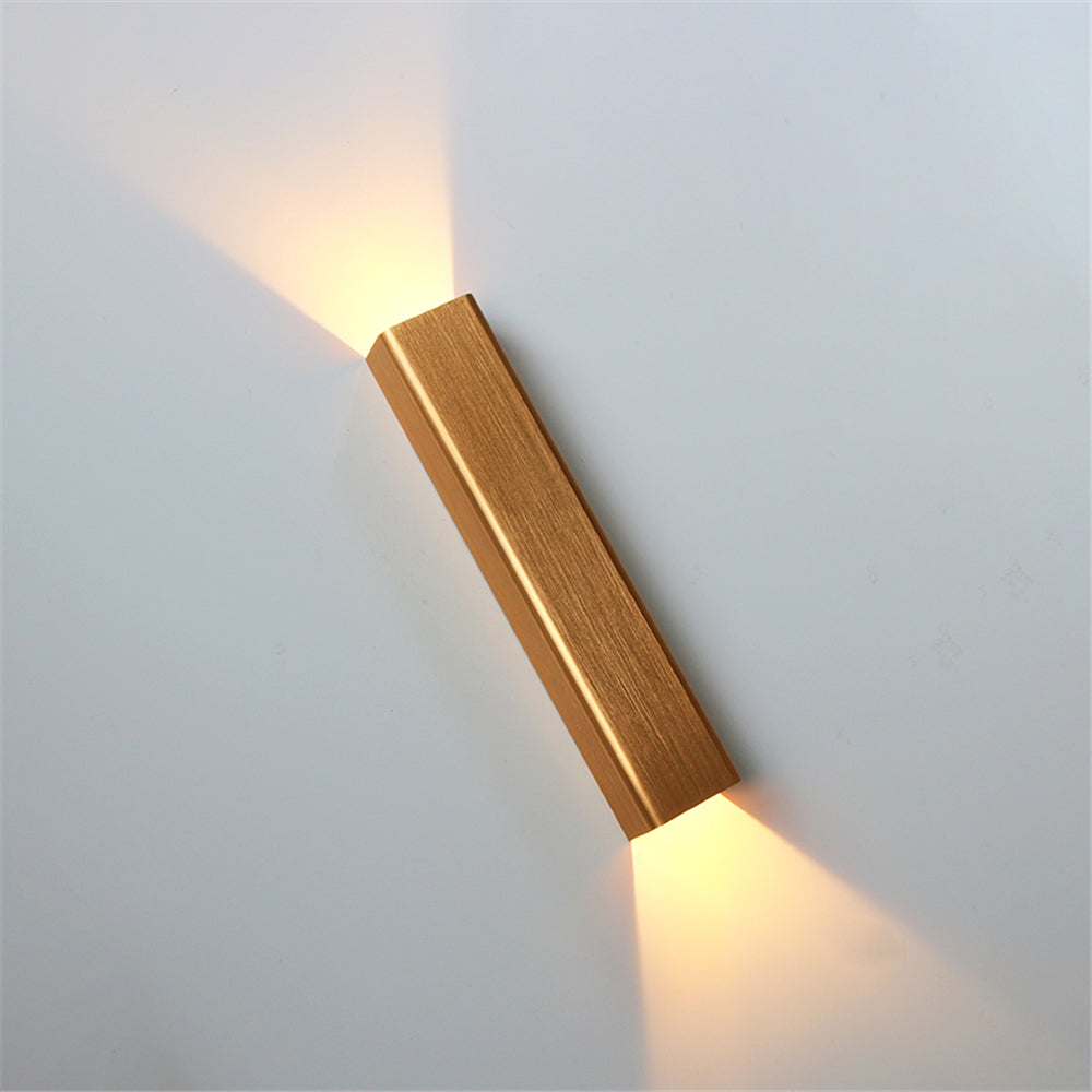 Skorter | BeamLuxe – Sleek Outdoor Lamp for Contemporary Spaces