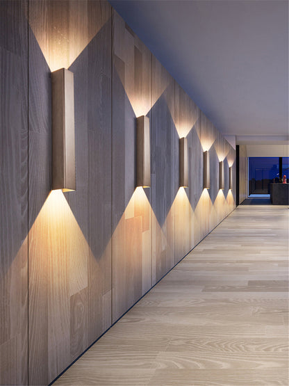 Skorter | BeamLuxe – Sleek Outdoor Lamp for Contemporary Spaces