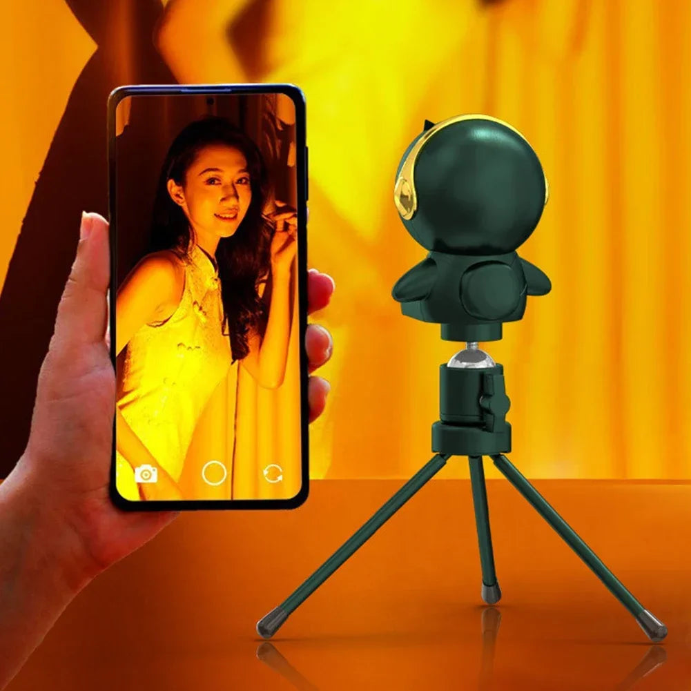 Skorter | AstroGlow - Sunset LED Projector Lamp with Astronaut Design – Atmospheric Lighting