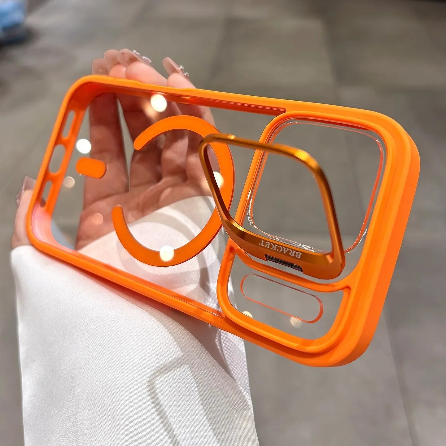 Skorter | Dirt-resistant MagSafe case with shock-absorbing corners