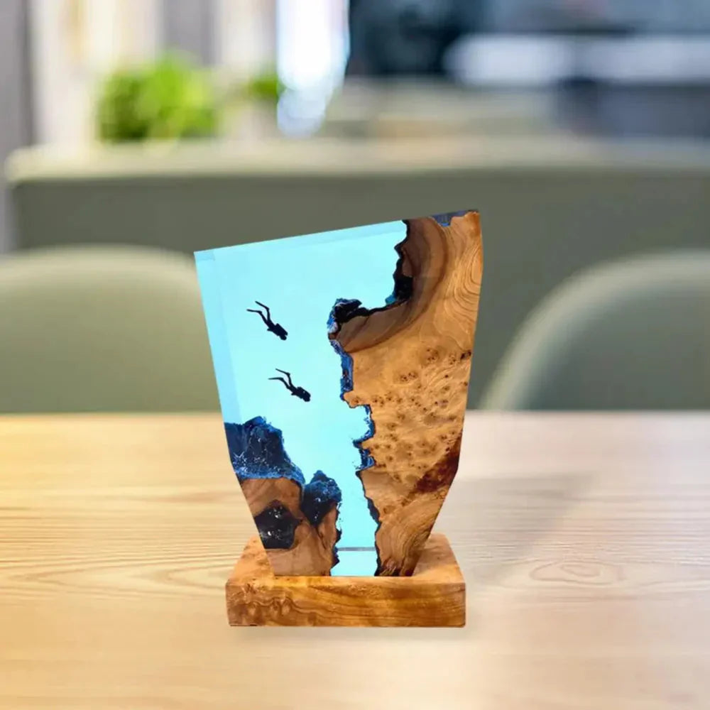 Skorter | Marideep – Deep Sea Diver Table Lamp with Wooden Base & Ambient Lighting