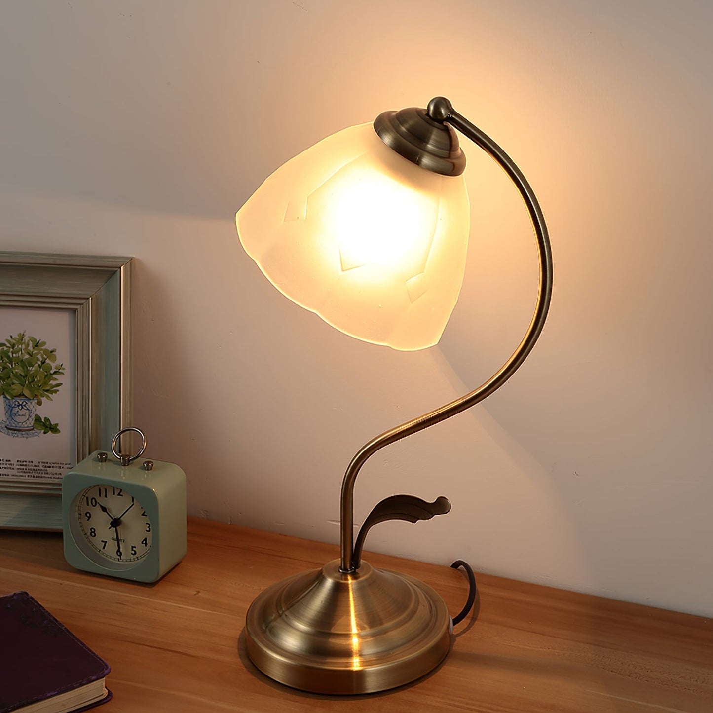 Skorter | LuxePetal – White and Blue Glass Floral Table Lamp in Gold