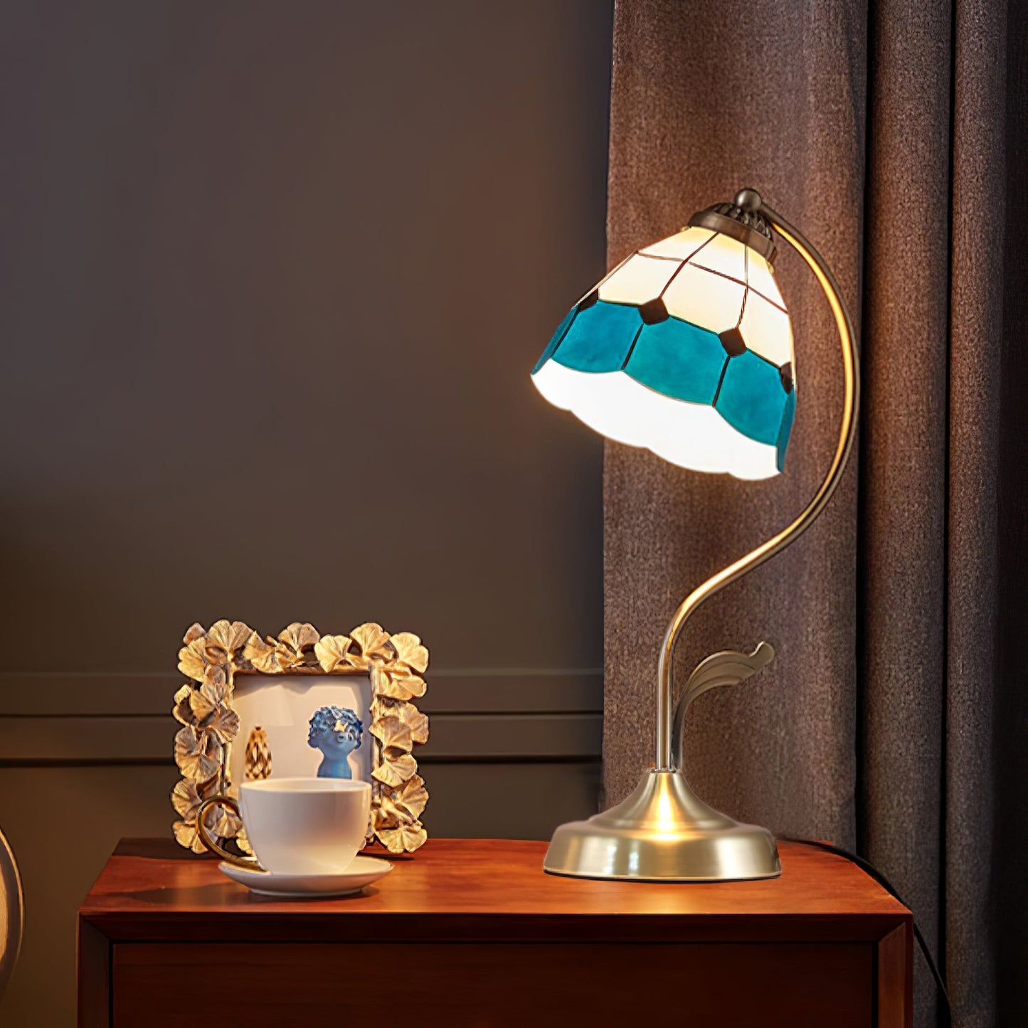 Skorter | LuxePetal – White and Blue Glass Floral Table Lamp in Gold