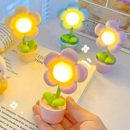 Skorter | BloomLite - Small Flower Table Lamp