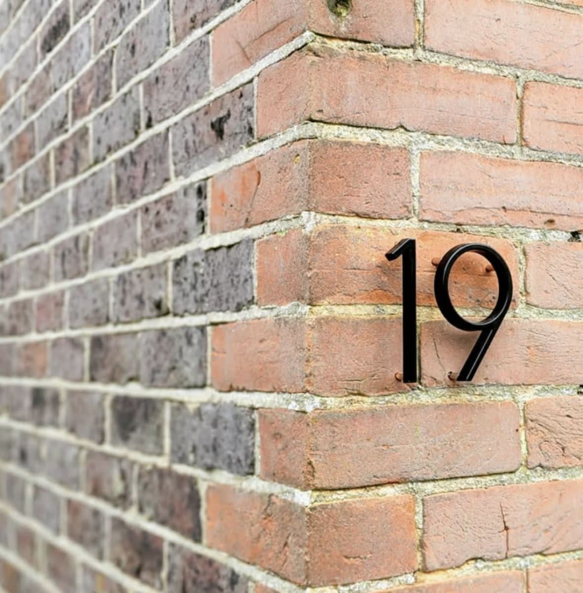 Skorter | 3D house numbers with floating look & weatherproof quality