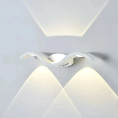 Skorter | Illuminaire - Modern Wall Lamp