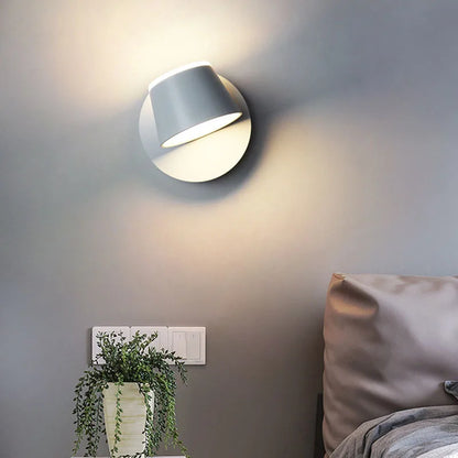 Skorter | BrightGlow - Dimmable LED Wall Lamp in Modern Design – Adjustable Lighting