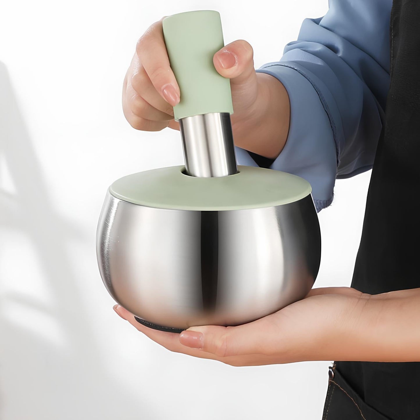 Skorter and a stainless steel mortar with lid