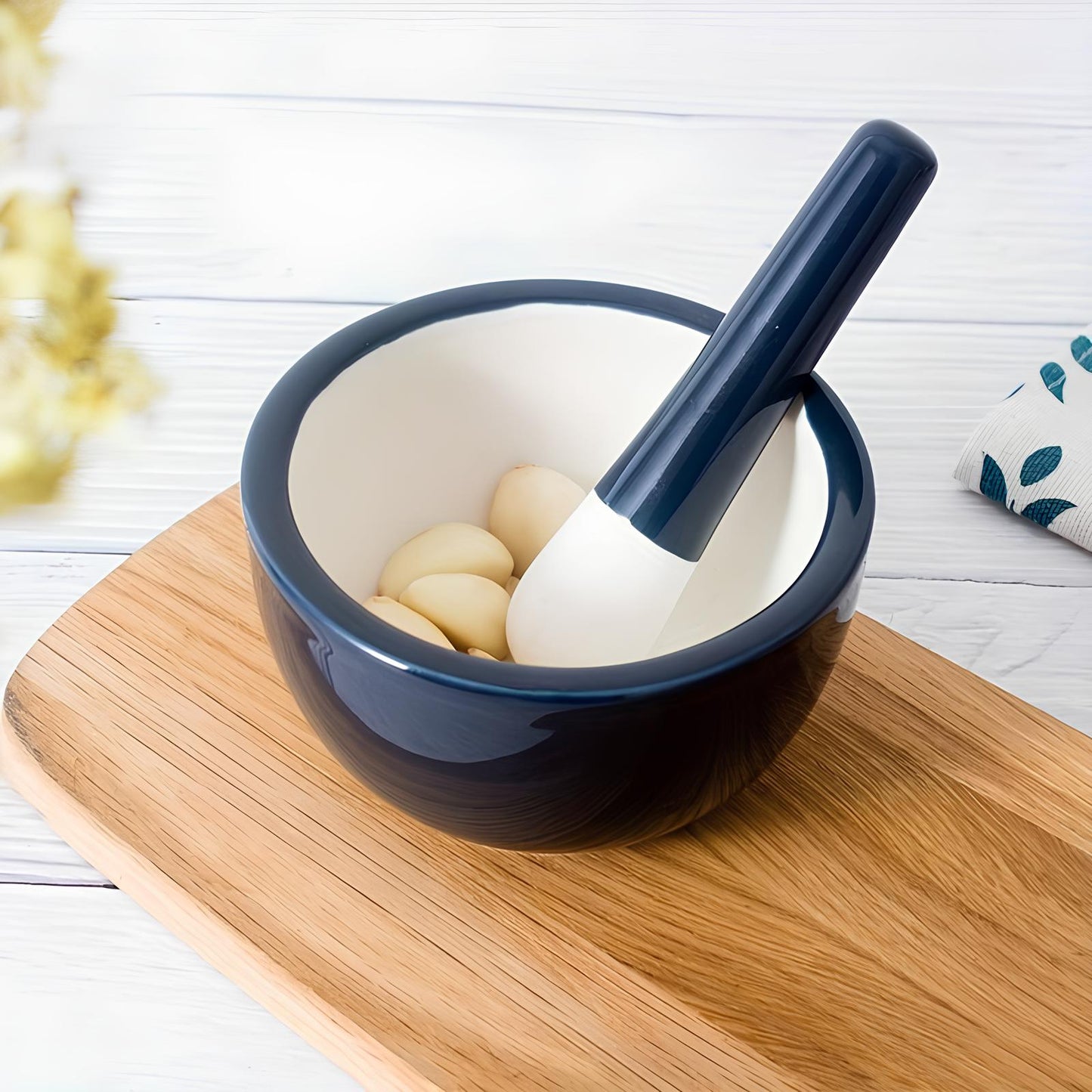 Skorter and a ceramic kitchen pestle