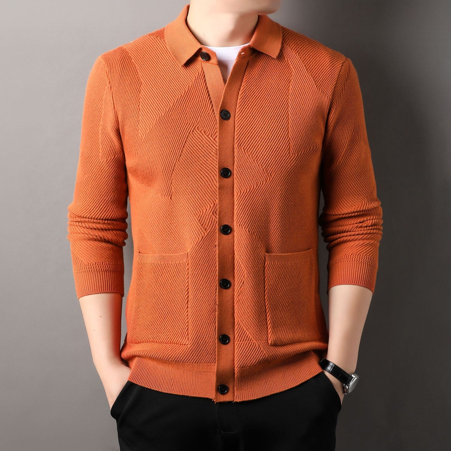 Herrkardigan med modern texturerad design och praktiska fickor Skorter