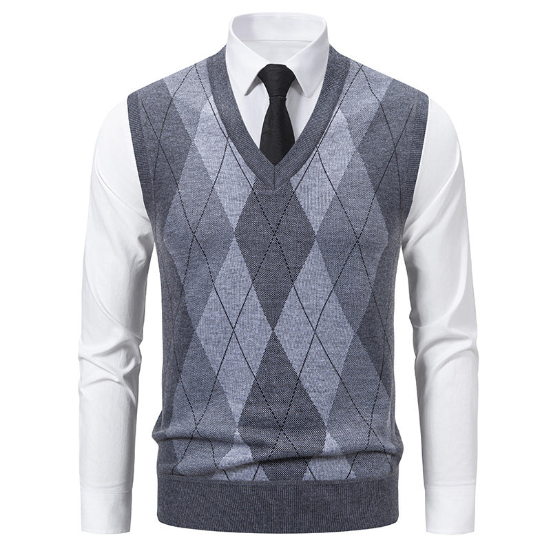 Men's sweater with V-neck and classic diamond pattern Skorter