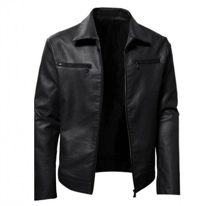Herrbikerjacka i högkvalitativt läder med modern dragkedja. Skorter