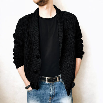 Herrkofta med stor krage och dekorativa knappar Skorter