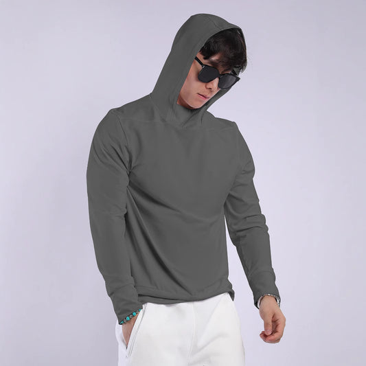 Andningsbar träningstopp för män med innovativ huva och fuktreglerande materialskorter