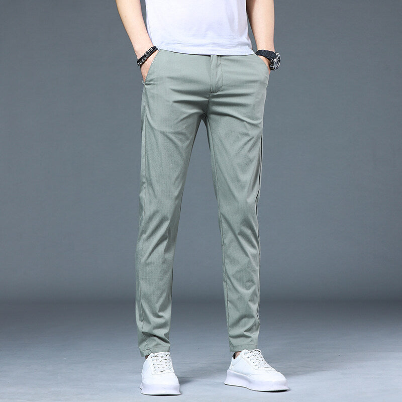 Luftiga herrbyxor i modern slim-fit-design Skorter