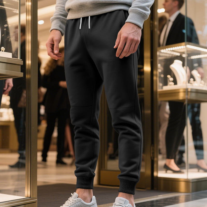 Men's sporty jogging pants with elastic waistband and practical pockets Skorter