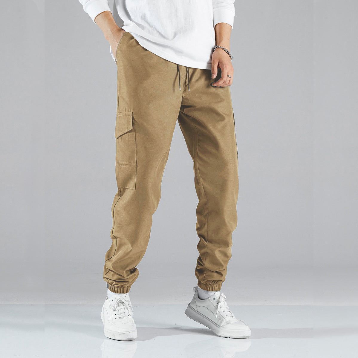 Men's cargo joggers with practical side pockets and elastic waistband Skorter